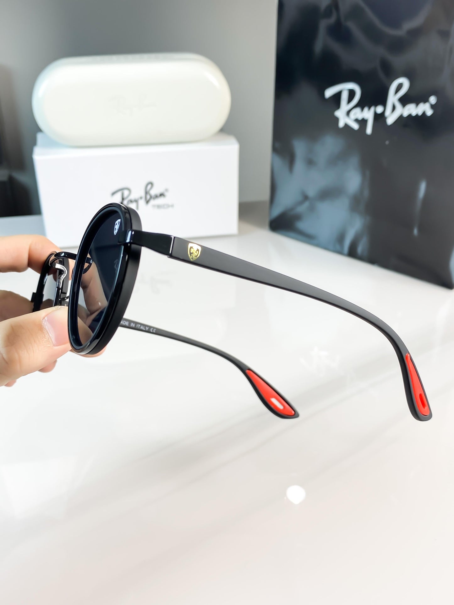 Ra-y Ba-n Round Shape Wayfarer Sunglasses