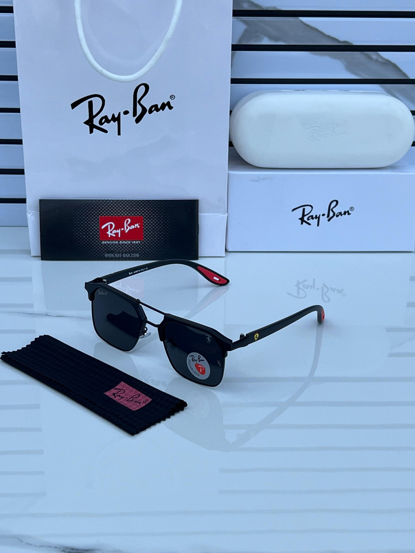 Ra-y Ba-n Black Frame Wayfarer Sunglass