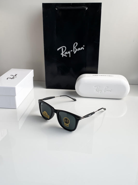Letest Ray-Ban Black Frame Wayfarer Sunglass