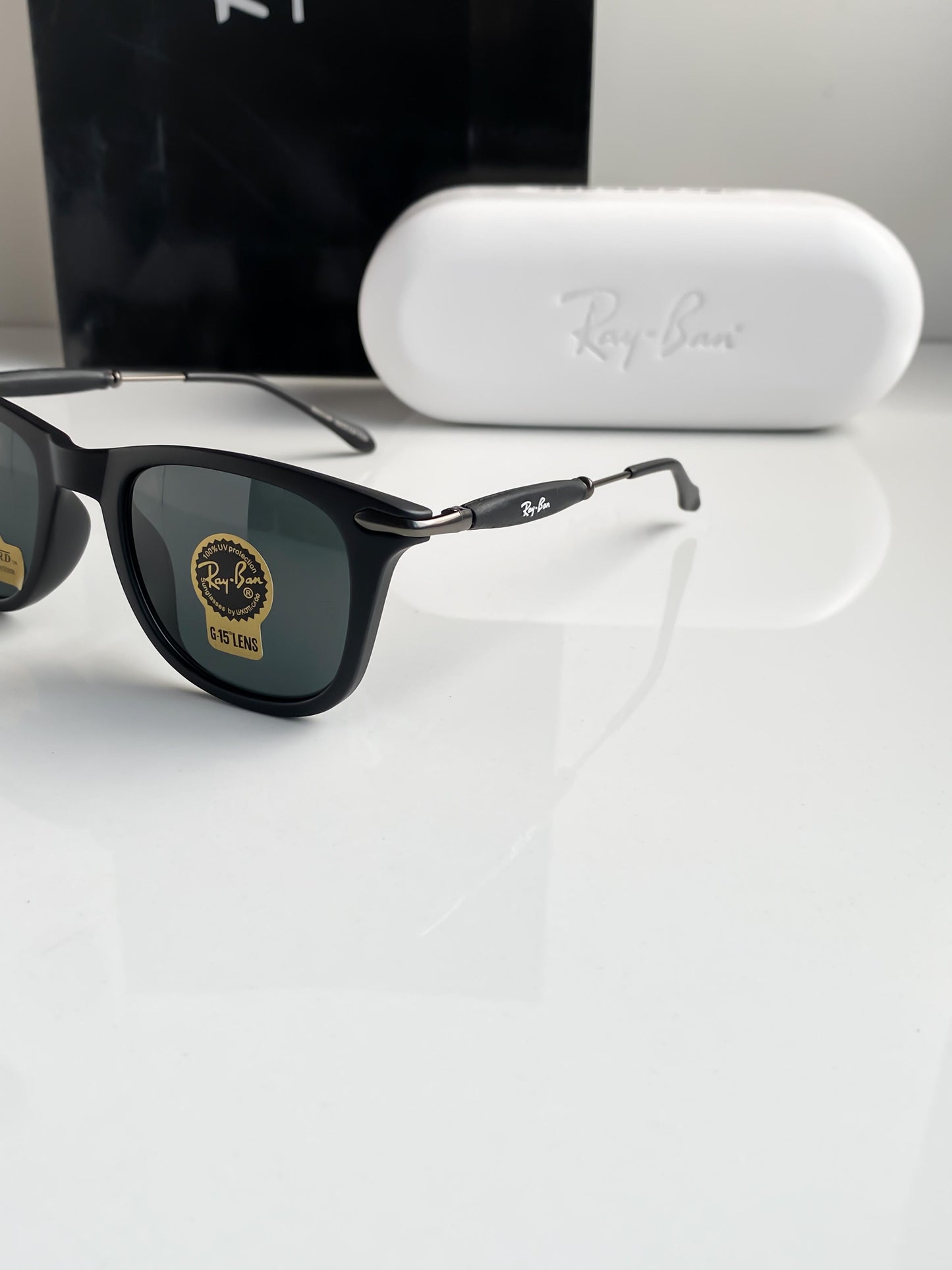 Letest Ray-Ban Black Frame Wayfarer Sunglass