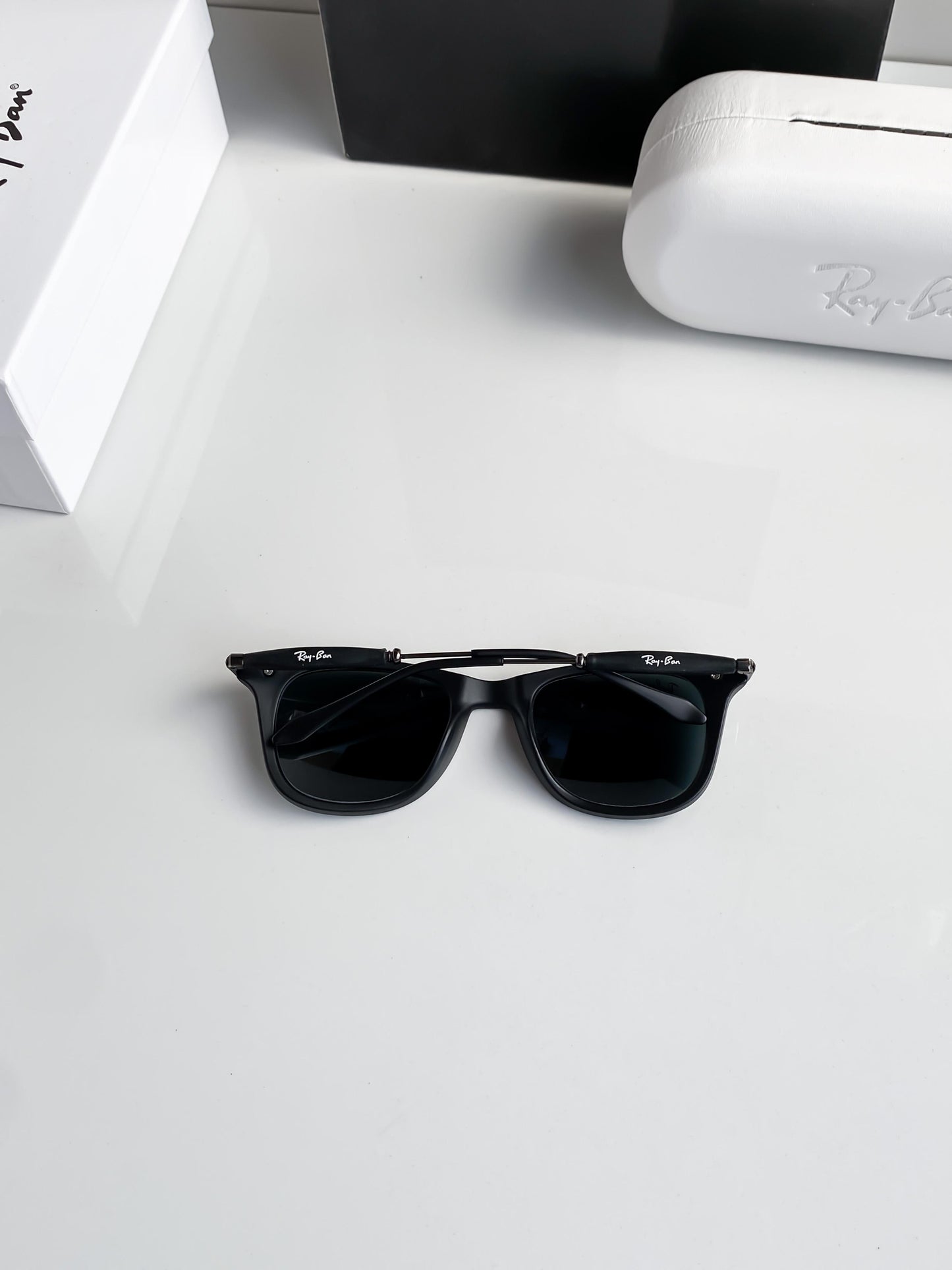 Letest Ray-Ban Black Frame Wayfarer Sunglass