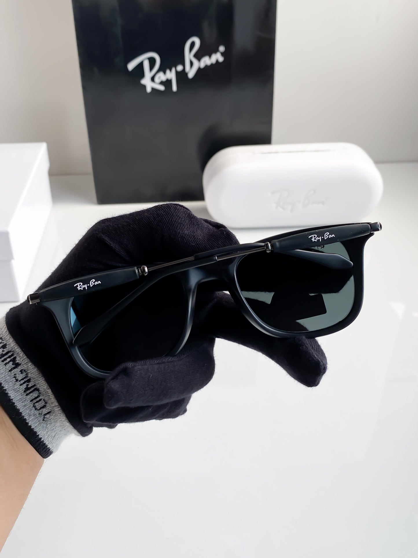 Letest Ray-Ban Black Frame Wayfarer Sunglass
